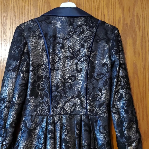 One of a kind women's dress coat - Picture 6 of 9